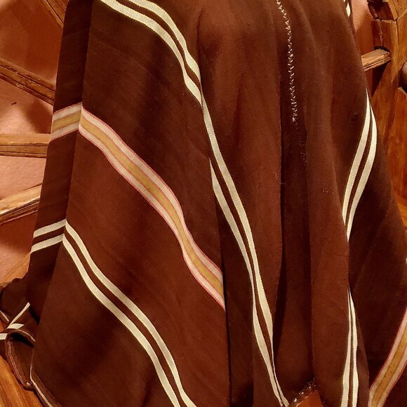 Antique Poncho Handwoven Exquisite Andean _Wanderer’s Treasure, Bohemian Outdoor - Picture 3 of 7